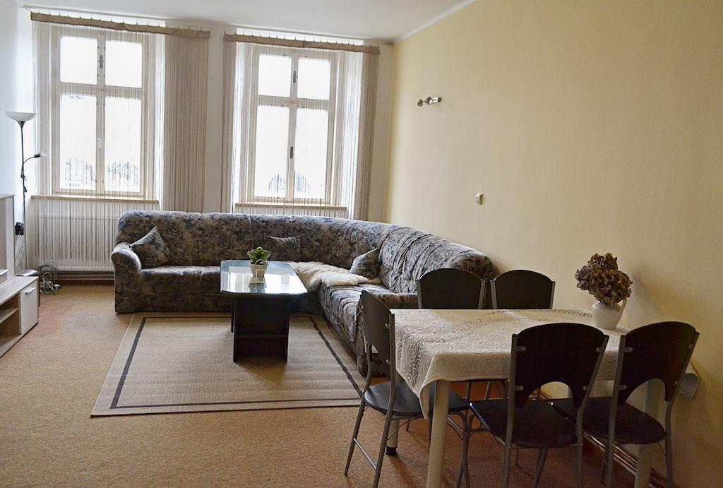 Apartman Namesti Hostinne Eksteriør billede