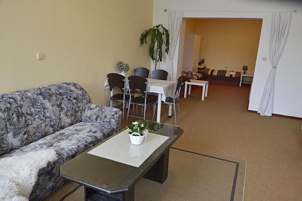 Apartman Namesti Hostinne Eksteriør billede